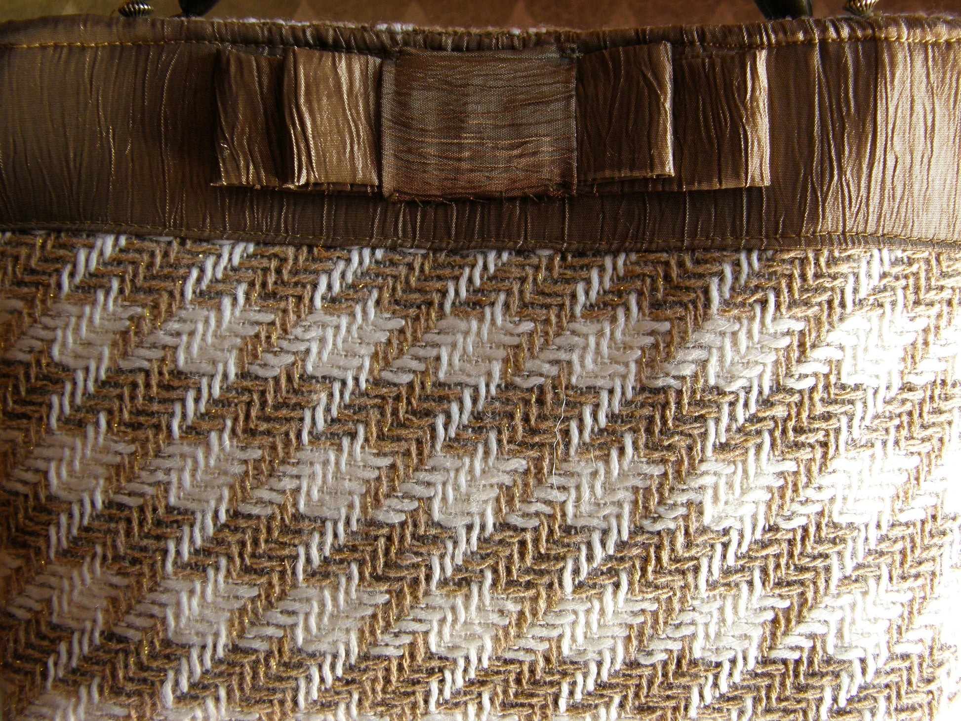 Beige and Gold Houndstooth Purse from Jenny Jag-Wear Design. Photo shows close up of the houndstooth fabric and the gold tafetta trim. THe Isabella Collection from Jenny Jag-Wear Design.